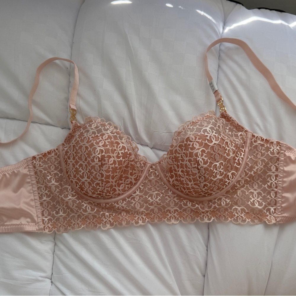 NEW Elegant Lace Guess Underwire Bra satin nude